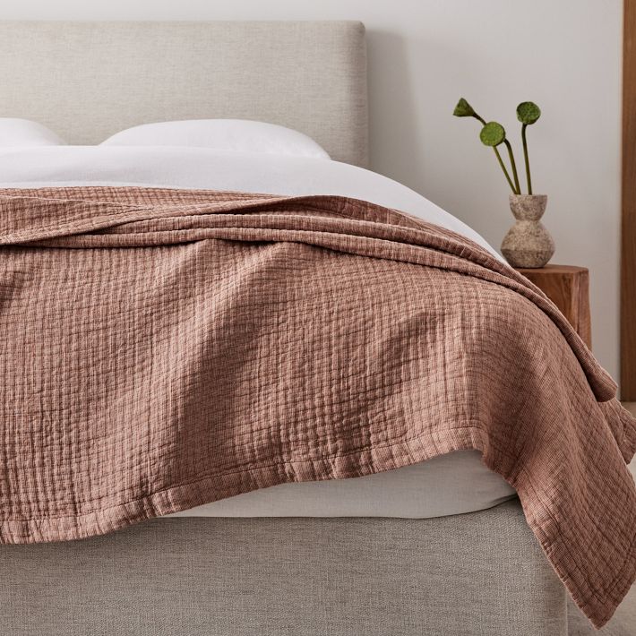 Linen and blankets sale