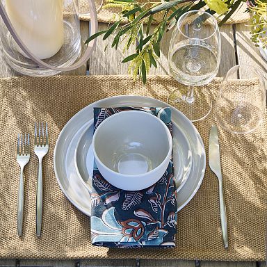 outdoor plates and cups