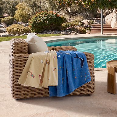 West elm ビーチ イラスト ビーチタオル Pool Scene Beach Towel | West Elm