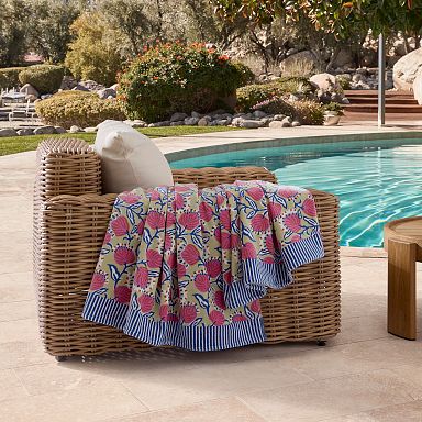 West elm ビーチ イラスト ビーチタオル Pool Scene Beach Towel | West Elm
