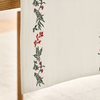 Tannenbaum Winter Berries Border Table Runner