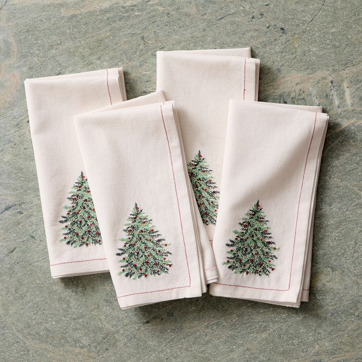 Tannenbaum Holly Napkin Sets - Set of 8