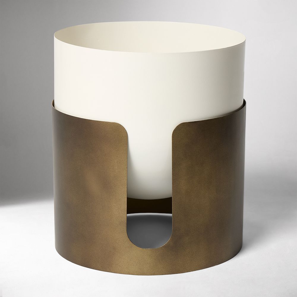 Ciro Metal Standing Planters in white/bronze