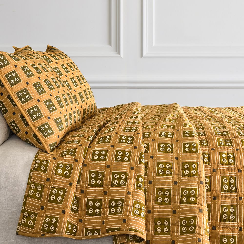 Pierce & Ward Floral Grid Quilt & Shams