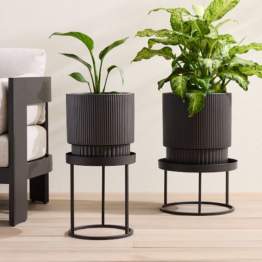 Outdoor Streamline Metal Plant Stand, Small Round, 12"D x 13"H, Black/Antique Bronze, West Elm