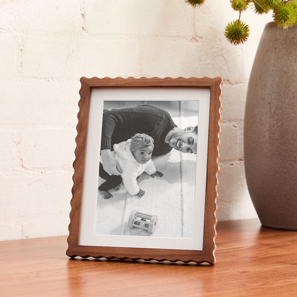 Scallop Wood Frames - Dark Ash, 5X7