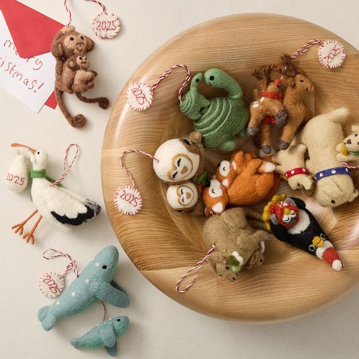 アンリ人形　壁掛けオーナメント　【Sweet Arrival・Baby boy】 Baby's First Holiday Felt Animal Ornaments | West Elm