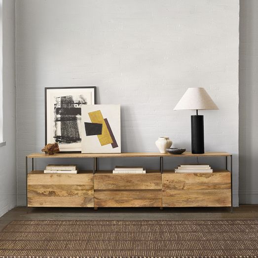 ブルックリン発祥のブランドWest elm(ウエストエルム) Streamline(ストリームライン) シェルフです。インダストリアルモダンなデザインのスタイリッシュなオープンラック。 Streamline Bookshelf | West Elm